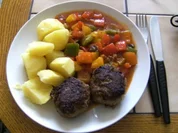 HAUPTGERICHT - Hackklöpschen mit Ratatouille und Kartoffeln - Rezept