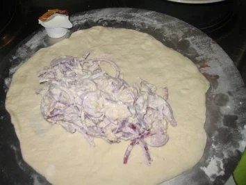 Vegetarisch:  Zwiebel-Knoblauch-Calzone - Rezept - Bild Nr. 5