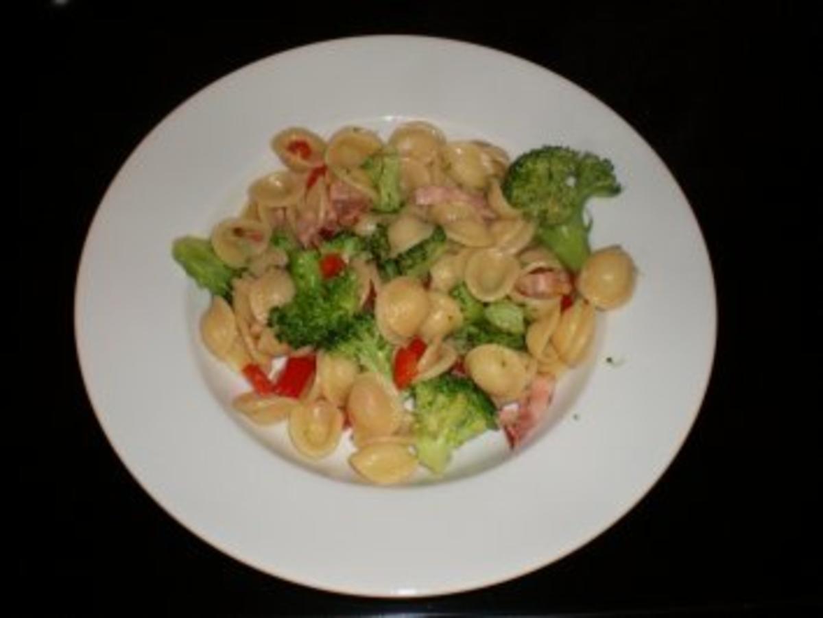 Broccoli Orecchiette mit Speckwürfeli - Rezept