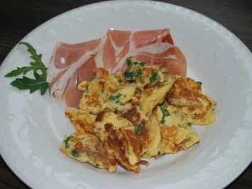 Parmesan-Rührei mit Rucola - Rezept - Bild Nr. 2