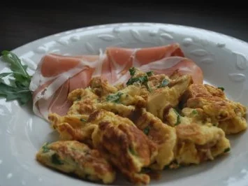 Parmesan-Rührei mit Rucola - Rezept - Bild Nr. 3