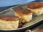 Walnuss-Soufflees mit Traubensoße - Rezept