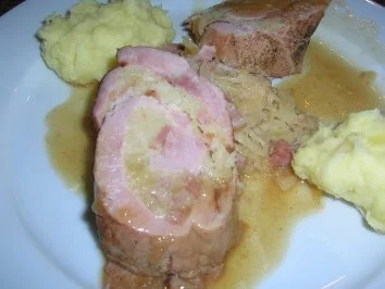 Rosis gefüllte Kasseler-Sauerkraut-Rolle   (ein Versuch und gut gelungen) - Rezept