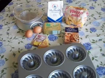 Mini-Gugelhupfe 6er mit Raspelschokolade .....mit Bildern - Rezept - Bild Nr. 2