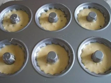 Mini-Gugelhupfe 6er mit Raspelschokolade .....mit Bildern - Rezept - Bild Nr. 3