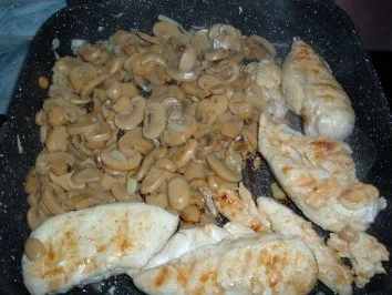 Rezept: Geflügel........Hähnchenfilets mit Champignons Bild Nr. 2 Geflügel........Hähnchenfilets mit Champignons - Rezept - Bild Nr. 2