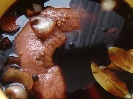 Westfälischer Sauerbraten mit Pumpernickelsauce - Rezept - Bild Nr. 3