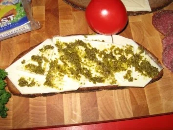 Rezept: Grillbrot-Käse-Salami-Tomate+Pesto - Lactosefrei Bild Nr. 3 Grillbrot-Käse-Salami-Tomate+Pesto - Lactosefrei - Rezept - Bild Nr. 3