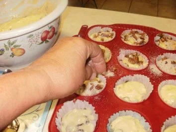 Rezept: Muffins - Sour Cream-Rosinen Rum - Die sind so lecker warm - Makes 24 Muffins Bild Nr. 4 Muffins - Sour Cream-Rosinen Rum - Die sind so lecker warm - Makes 24 Muffins - Rezept - Bild Nr. 4