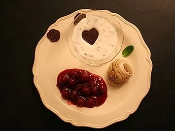 Stracciatella–Quark–Creme mit Eis an Obst - Rezept