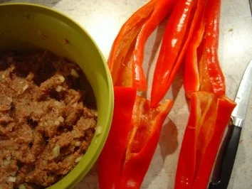 Rezept: Roter Spitzpaprika mit Hackfleisch gefüllt... Bild Nr. 2 Roter Spitzpaprika mit Hackfleisch gefüllt... - Rezept - Bild Nr. 2