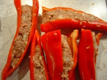 Rezept: Roter Spitzpaprika mit Hackfleisch gefüllt... Bild Nr. 3 Roter Spitzpaprika mit Hackfleisch gefüllt... - Rezept - Bild Nr. 3