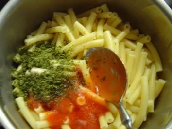 Rezept: Tomaten-Nudeln als schnelle Beilage Bild Nr. 3 Tomaten-Nudeln als schnelle Beilage - Rezept - Bild Nr. 3