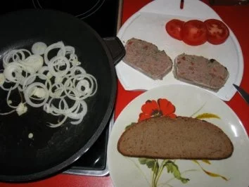 Putenleberterrine(im KB) gebacken auf Röstbrot mit Zwiebel+ Tomate - Rezept - Bild Nr. 2