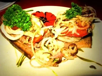 Putenleberterrine(im KB) gebacken auf Röstbrot mit Zwiebel+ Tomate - Rezept - Bild Nr. 4