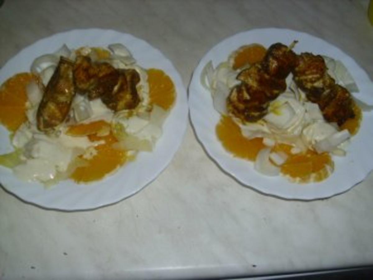 Orangen-Chicorée-Salat mit Hähnchenspießen - Rezept