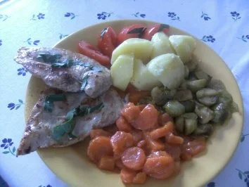 Hähnchen-Minuten-Steak   in Knoblauch-Salbei-Butter gebraten - Rezept