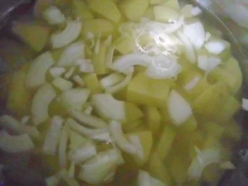 Rezept: Rosenkohl-Speck-Pfanne mit gebratener Bockwurst + Kartoffelmus Bild Nr. 3 Rosenkohl-Speck-Pfanne mit gebratener Bockwurst + Kartoffelmus - Rezept - Bild Nr. 3