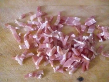 Rezept: Rosenkohl-Speck-Pfanne mit gebratener Bockwurst + Kartoffelmus Bild Nr. 5 Rosenkohl-Speck-Pfanne mit gebratener Bockwurst + Kartoffelmus - Rezept - Bild Nr. 5