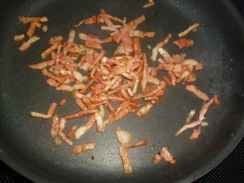 Rezept: Rosenkohl-Speck-Pfanne mit gebratener Bockwurst + Kartoffelmus Bild Nr. 6 Rosenkohl-Speck-Pfanne mit gebratener Bockwurst + Kartoffelmus - Rezept - Bild Nr. 6