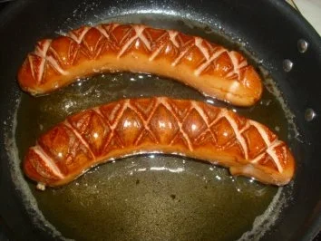 Rezept: Rosenkohl-Speck-Pfanne mit gebratener Bockwurst + Kartoffelmus Bild Nr. 9 Rosenkohl-Speck-Pfanne mit gebratener Bockwurst + Kartoffelmus - Rezept - Bild Nr. 9