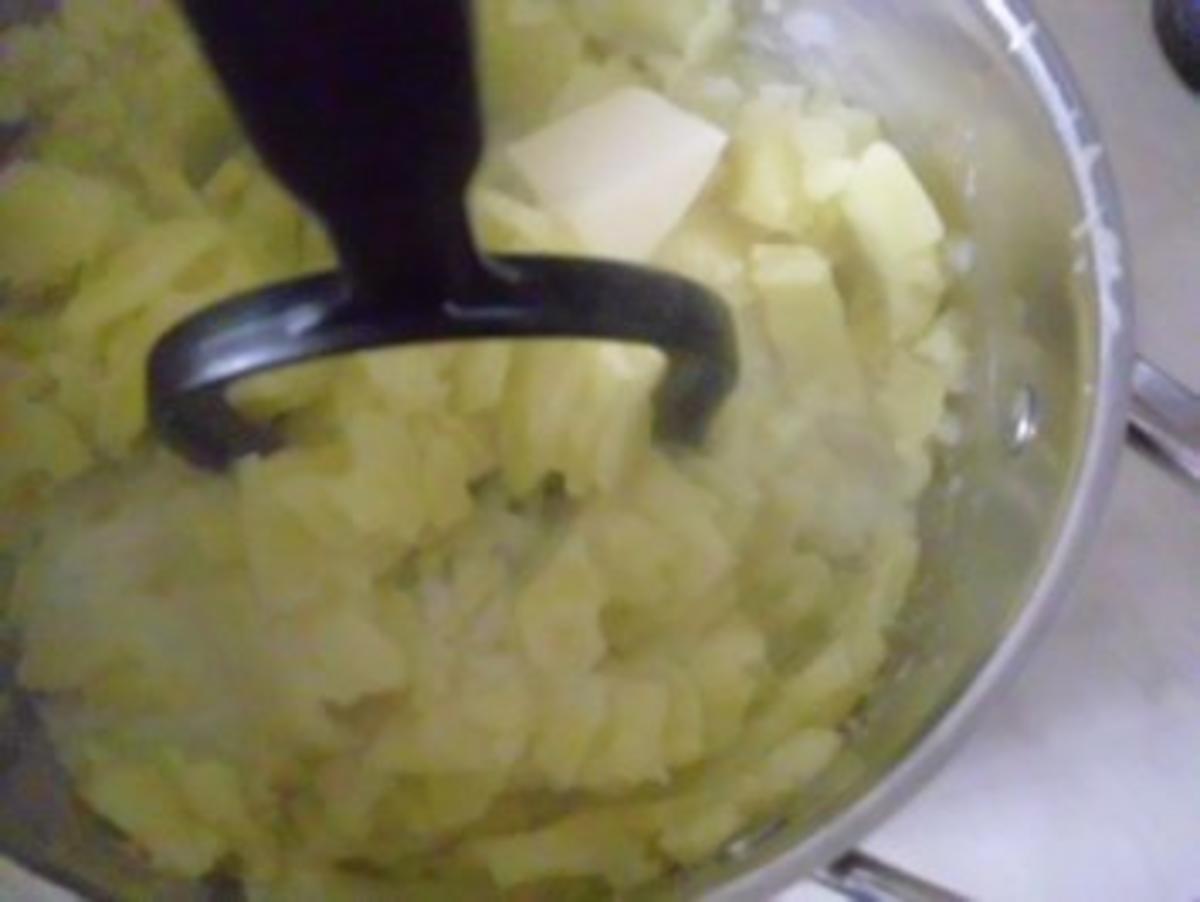 Rosenkohl-Speck-Pfanne mit gebratener Bockwurst + Kartoffelmus - Rezept - Bild Nr. 11