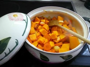 Rezept: Suppen - ...und noch eine Kürbissuppe Bild Nr. 4 Suppen - ...und noch eine Kürbissuppe - Rezept - Bild Nr. 4