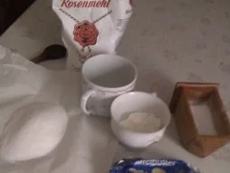 Rezept: Ausgezogene, Kücherln, Schuchsen oder Vögerl Bild Nr. 2 Ausgezogene, Kücherln, Schuchsen oder Vögerl - Rezept - Bild Nr. 2