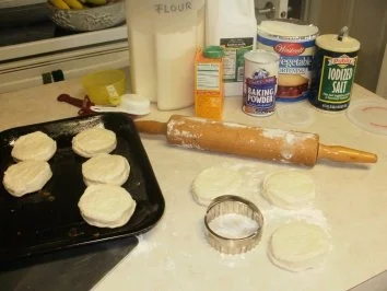 Rezept: Was Amerika isst :Fruehstueck Biscuits mit Bratwursthack und Eier kann auch noch ein Stueck Kaese drauf geben- Ein beliebtes Essen vom McDonalds in Amerika Bild Nr. 2 Was Amerika isst :Fruehstueck Biscuits mit Bratwursthack und Eier kann auch noch ein Stueck Kaese drauf geben- Ein beliebtes Essen vom McDonalds in Amerika - Rezept - Bild Nr. 2