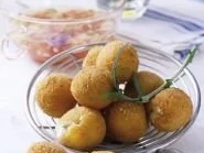 Frittierte Basilikum-Minis mit Tomaten-Vinaigrette - Rezept