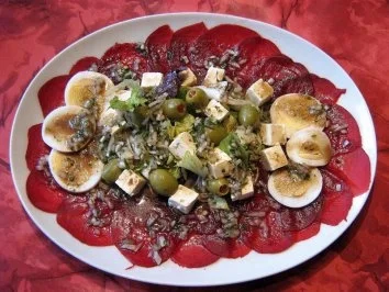 Rezept: Rote-Beete-Carpaccio mit Balsamico-Viniagette Rote-Beete-Carpaccio mit Balsamico-Viniagette - Rezept