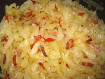 Weißkrautpfanne mit Frikadellen und Salzkartoffeln - Rezept - Bild Nr. 5