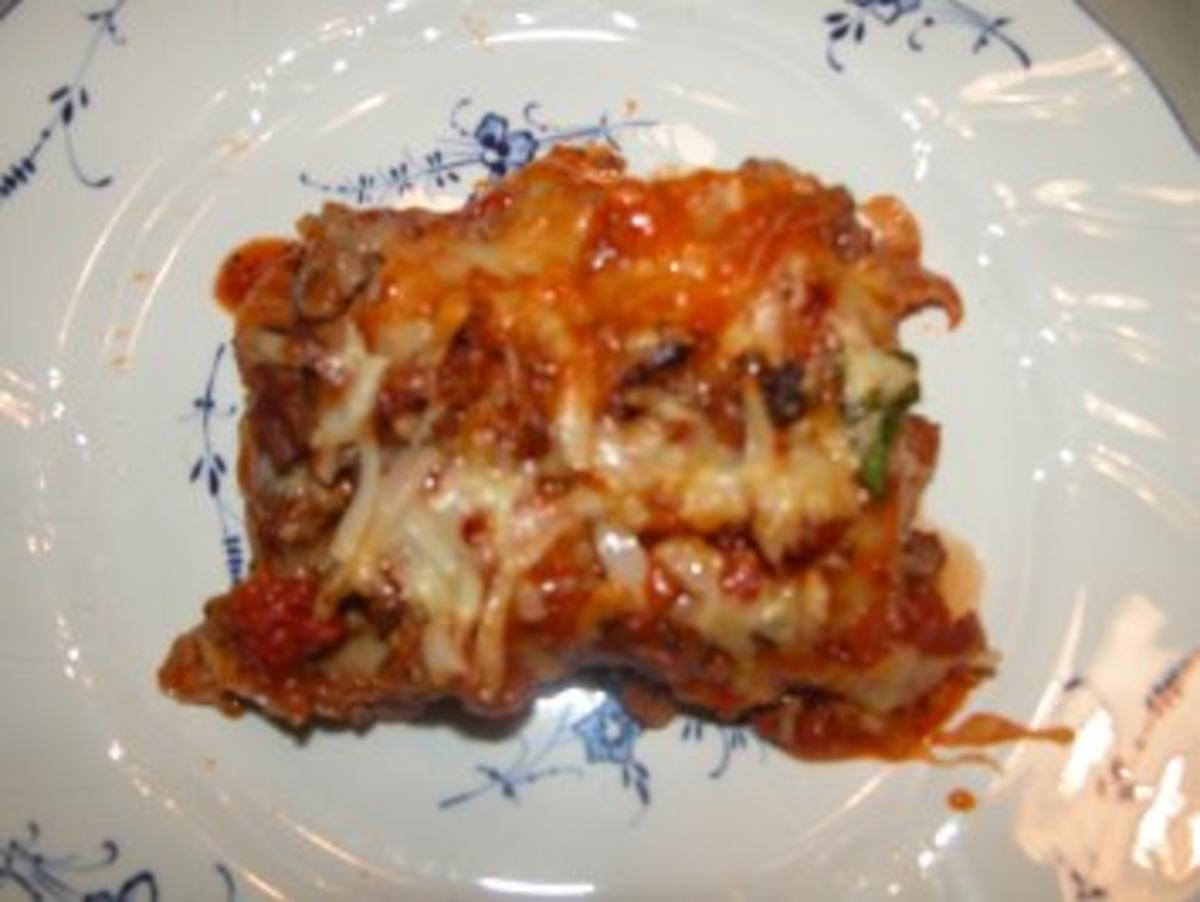 Bilder für Lasagne mit Rinderhackfleisch und Tomaten Konserve gehackt - Rezept