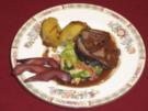 Wildschweinbraten mit Rotwein-Printen-Soße auf Wirsingbett und Hochepot - Rezept