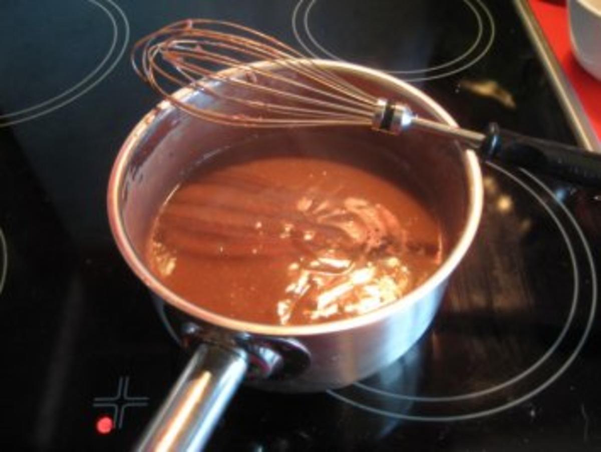 Gedünstete Birnen auf Schokoladen - Cremepudding - Rezept - Bild Nr. 2