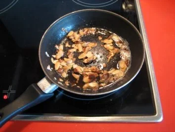 Rezept: Gedünstete Birnen auf Schokoladen - Cremepudding Bild Nr. 5 Gedünstete Birnen auf Schokoladen - Cremepudding - Rezept - Bild Nr. 5