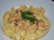 Orecchiette mit Hähnchen-Käse-Sauce - Rezept