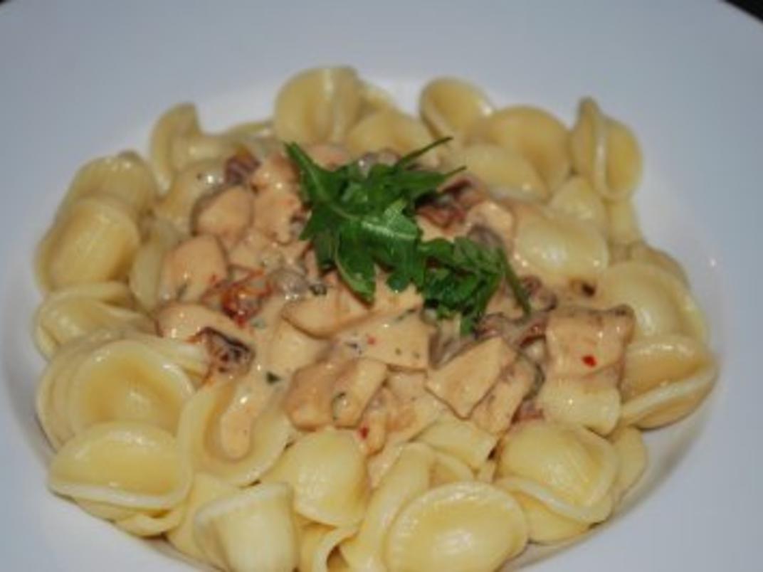 Orecchiette mit Hähnchen-Käse-Sauce - Rezept - kochbar.de
