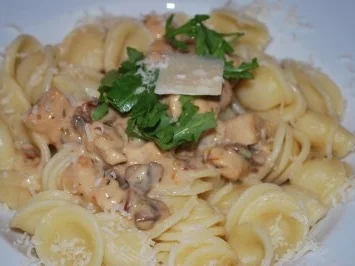 Orecchiette mit Hähnchen-Käse-Sauce - Rezept - Bild Nr. 3
