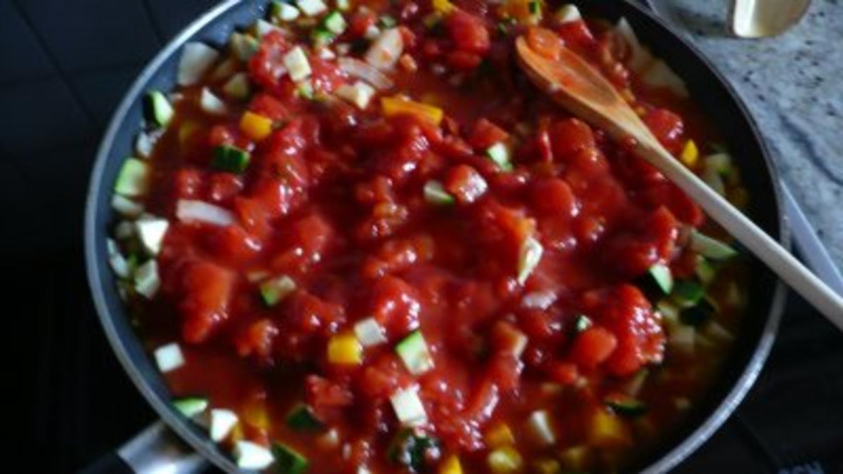 Canneloni mit Hackfleischfüllung und Gemüsesoße - Rezept - Bild Nr. 5