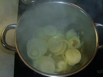 Rezept: Suppen: Zwiebelsuppe Bild Nr. 3 Suppen: Zwiebelsuppe - Rezept - Bild Nr. 3