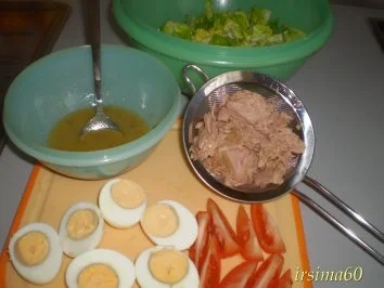 Rezept: Grüner Salat mit Ei und Thunfisch Bild Nr. 3 Grüner Salat mit Ei und Thunfisch - Rezept - Bild Nr. 3
