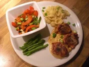 Schweinemedaillons im Speckmantel mit Paprikagemüse - Rezept