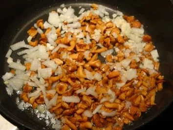 Cannellonie gefüllt mit Hackfleisch, Pfifferlingen und Pfifferlingsrahm - Rezept - Bild Nr. 3