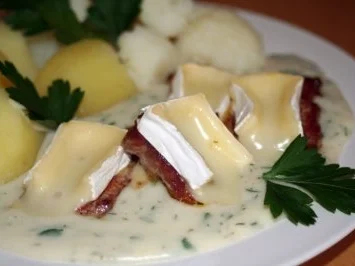 Lende mit Camembert-Weißwein-Soße - Rezept