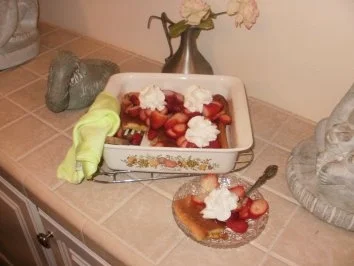 Pie- Ohne Kruste  Custard Pie und ueberstreut mit Erdbeeren - Rezept