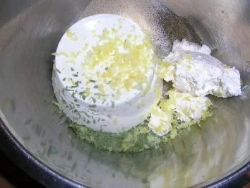 Bucatini mit  knusprig gebratenen Ricotta-Geflügel-Bällchen+Tomatensauce mit feinem Orangen Aroma - Rezept - Bild Nr. 4