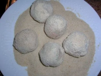 Bucatini mit  knusprig gebratenen Ricotta-Geflügel-Bällchen+Tomatensauce mit feinem Orangen Aroma - Rezept - Bild Nr. 8