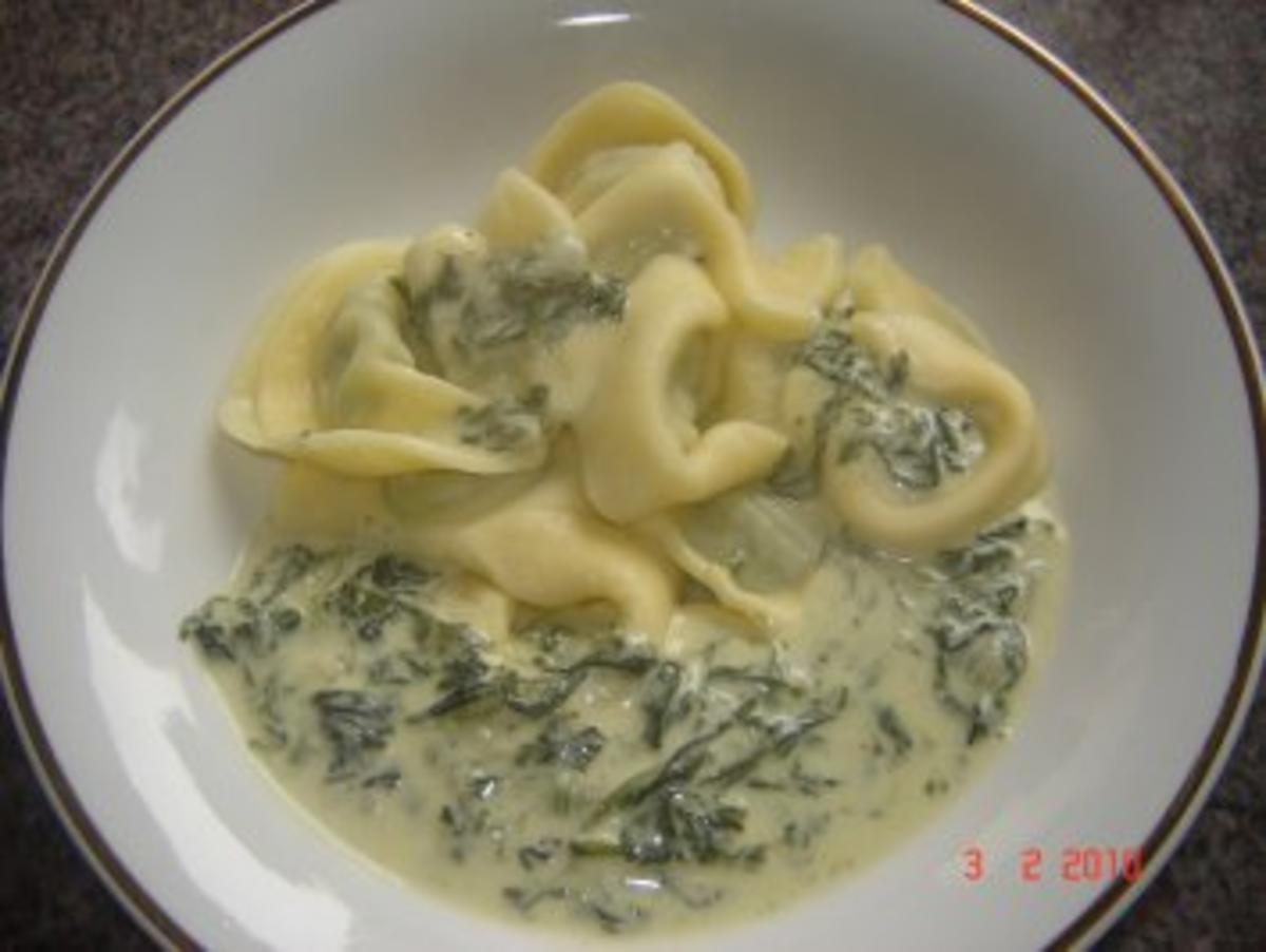 Bilder für Nudeln : Tortellini mit Ricotta-Spinat-Füllung - Rezept