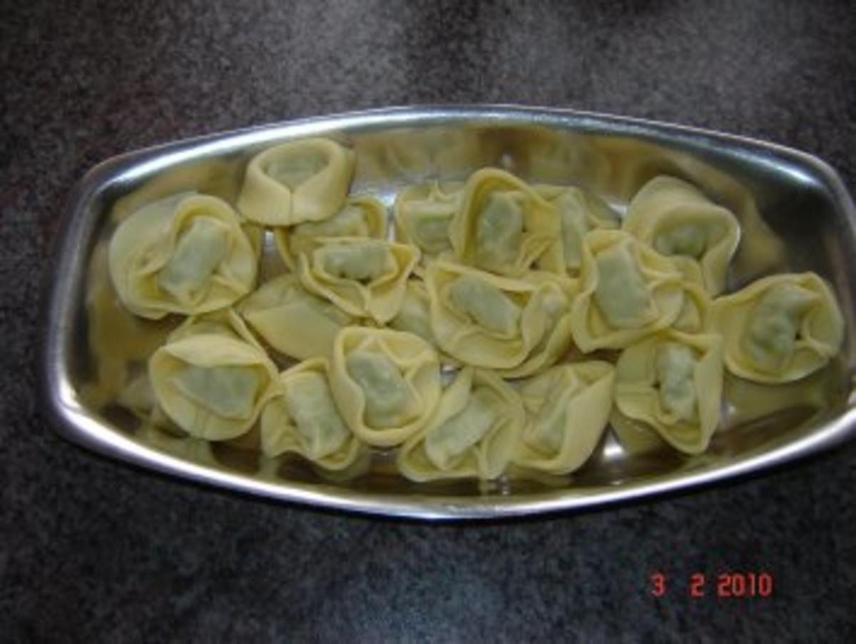 Nudeln : Tortellini mit Ricotta-Spinat-Füllung - Rezept - Bild Nr. 2